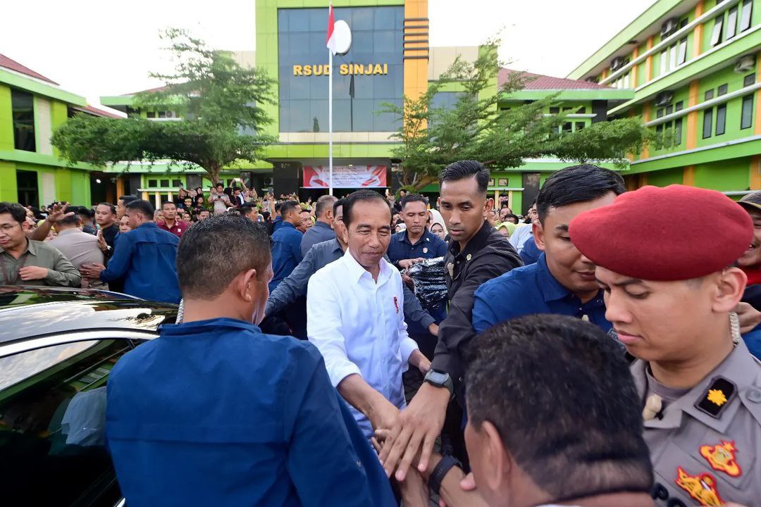 Jokowi kunjungan ke RS sinjai puji dan simrs manajemen rumah sakit